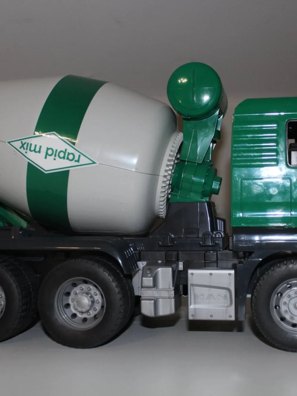 CONCRETE Cement MIXER TRUCK MAN TGA Green Bruder Toy Car Model 1/16 1:16